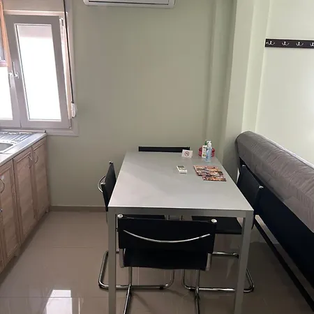 Apartment Uptown40 Ground Floor With Easy Free Street Parking