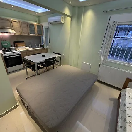 Uptown40 Ground Floor With Easy Free Street Parking