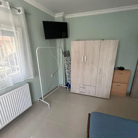 Uptown40 Ground Floor With Easy Free Street Parking *