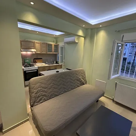Uptown40 Ground Floor With Easy Free Street Parking Apartment *