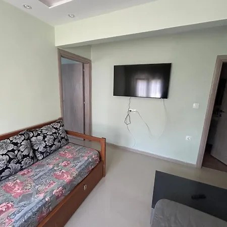 Uptown40 Ground Floor With Easy Free Street Parking * Thessaloníki