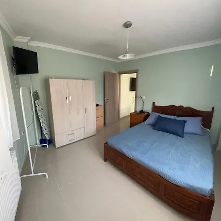 Uptown40 Ground Floor With Easy Free Street Parking