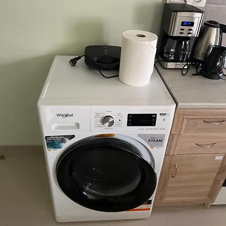 Uptown40 Ground Floor With Easy Free Street Parking *