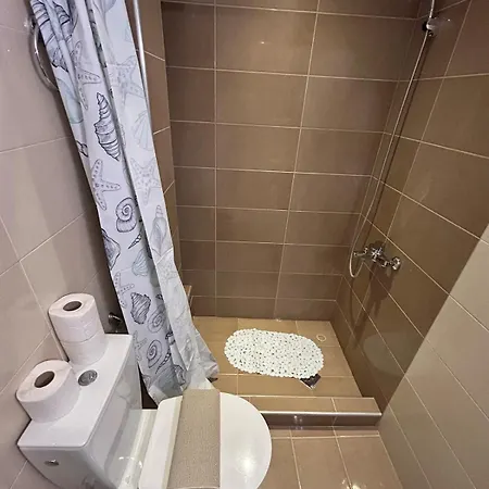 Uptown40 Ground Floor With Easy Free Street Parking *