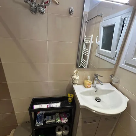 Uptown40 Ground Floor With Easy Free Street Parking *