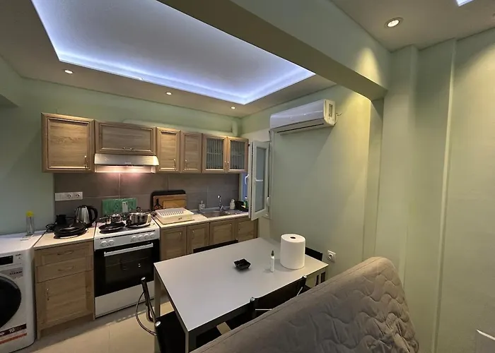Uptown40 Ground Floor With Easy Free Street Parking *