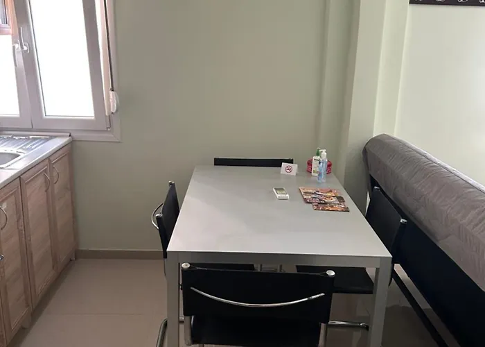Apartment Uptown40 Ground Floor With Easy Free Street Parking