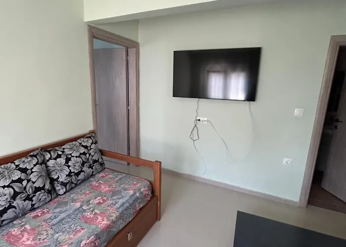 Uptown40 Ground Floor With Easy Free Street Parking * Thessaloniki