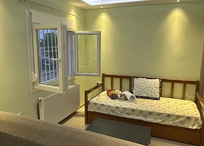 Uptown40 Ground Floor With Easy Free Street Parking *