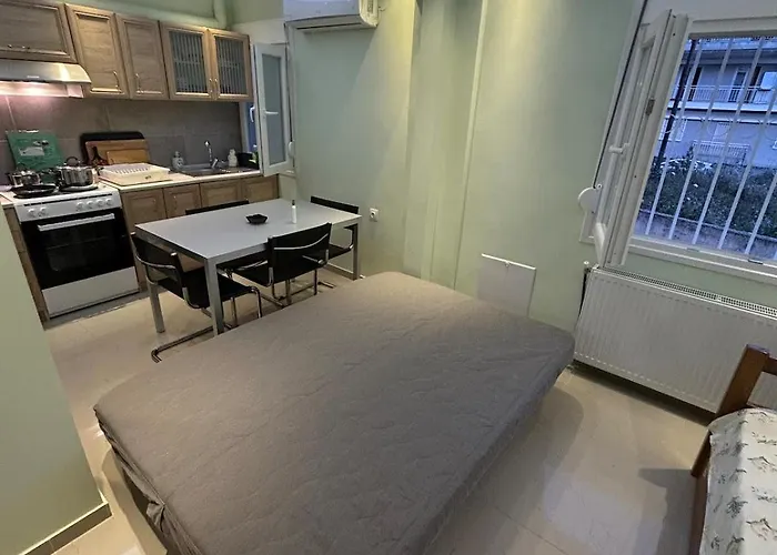 Uptown40 Ground Floor With Easy Free Street Parking
