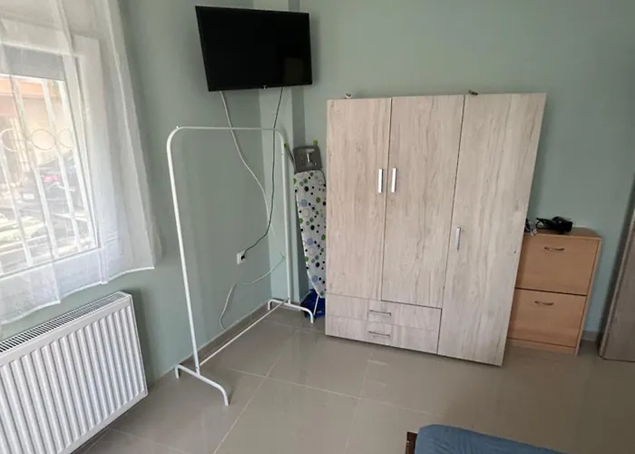 Uptown40 Ground Floor With Easy Free Street Parking *