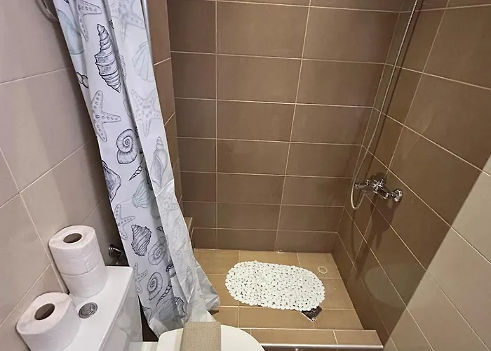 Uptown40 Ground Floor With Easy Free Street Parking *