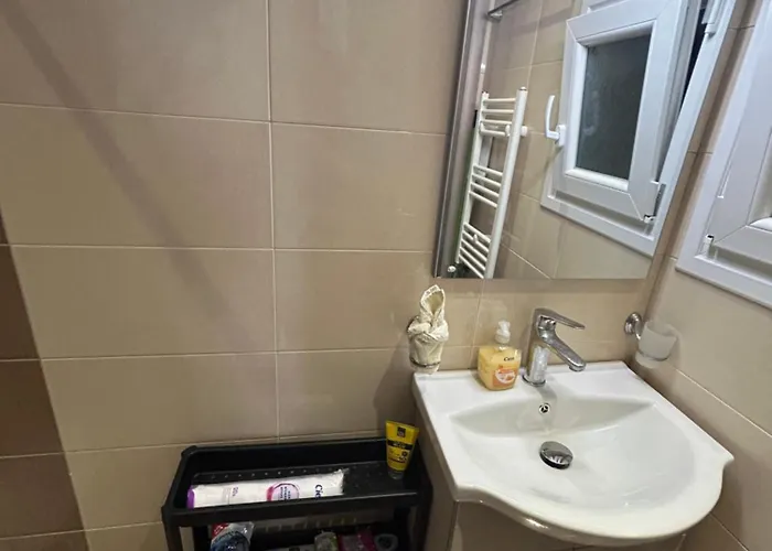 Uptown40 Ground Floor With Easy Free Street Parking *