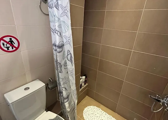 Uptown40 Ground Floor With Easy Free Street Parking * Thessaloníki