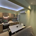 Uptown40 Ground Floor With Easy Free Street Parking *